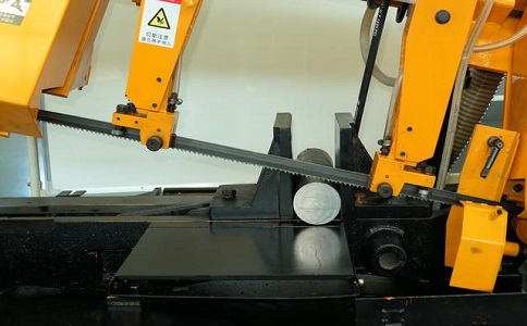 天峨数控带锯床自动送料精度会出现偏差吗？