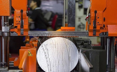 天峨立式金属带锯床切削出现跑带故障解决方法！